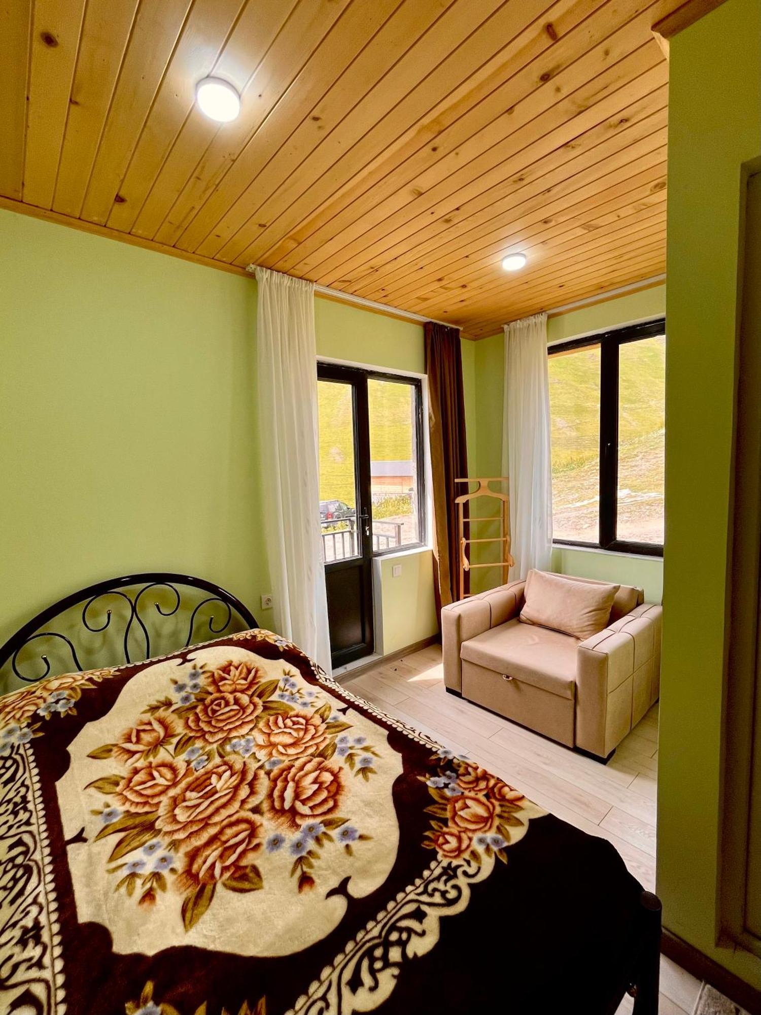 Gamarjoba Guest And Art House Hotel Ushguli Exterior photo